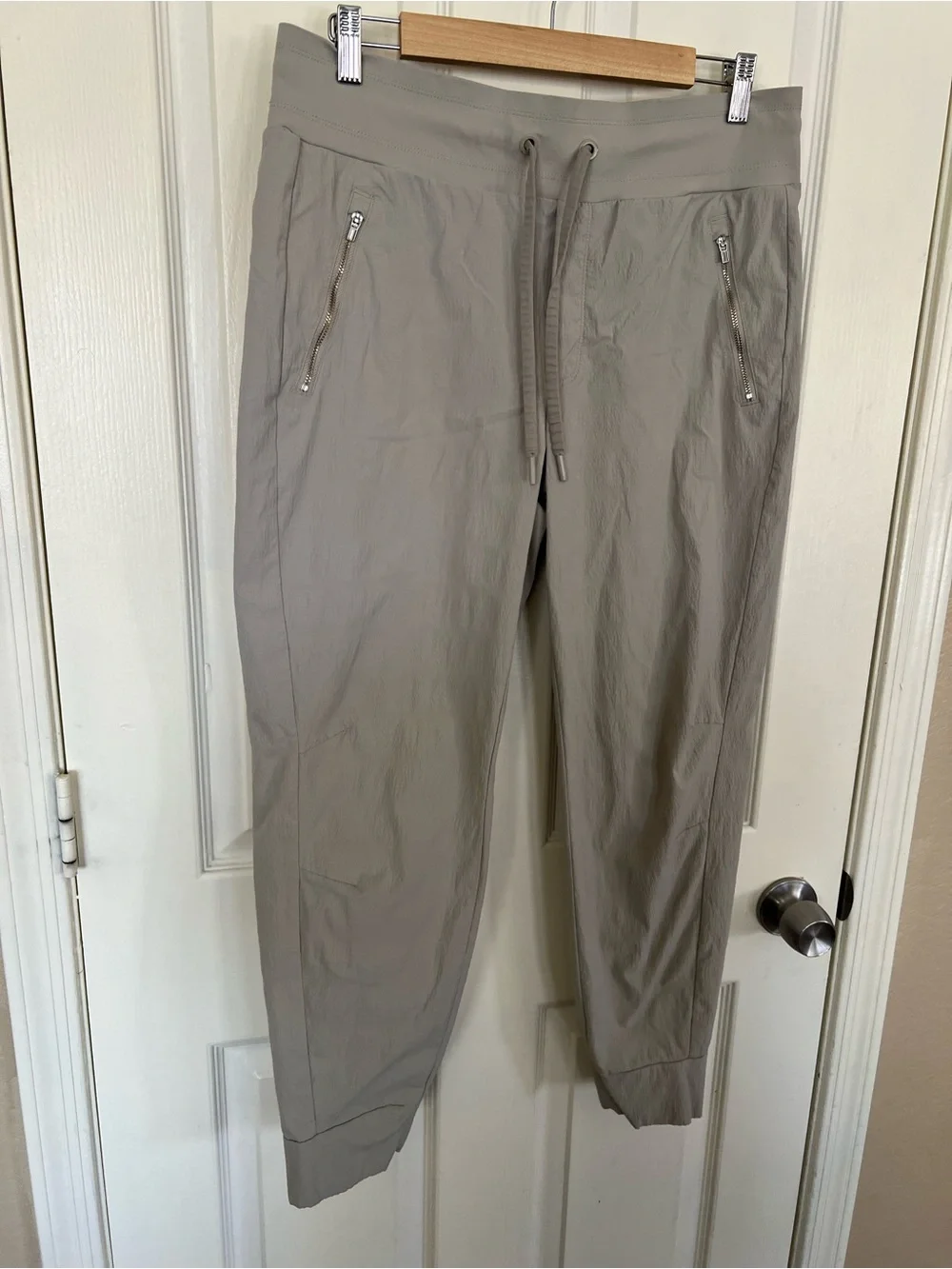 Athleta Trekkie North Jogger Pants Size 12 Taupe Zip Pockets